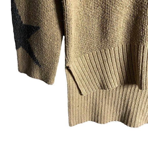 Davi & Dani Women's Tan Star Print Crewneck Sweater - Picture 4 of 8